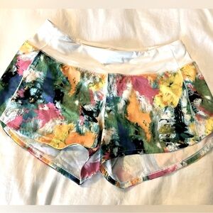 Lululemon Speed Up shorts - size 10 - mid rise 4” inseam - perfect condition!